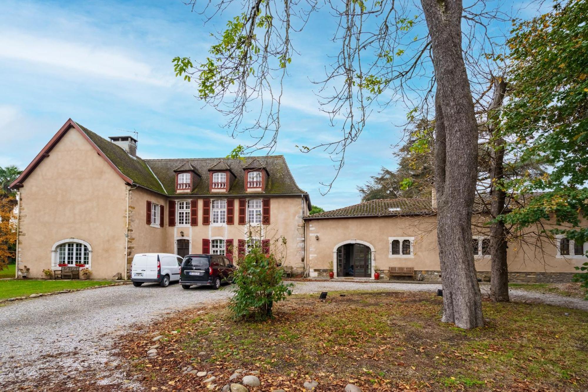 The Coach House - Avec Piscine Partagee Villa Osserain-Rivareyte Buitenkant foto